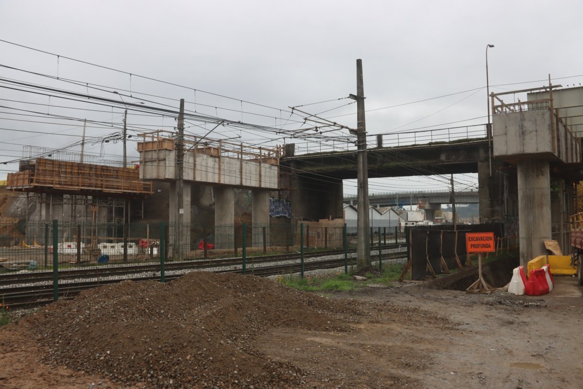 <p>"La empresa se comportó como delincuente": Poduje anuncia acciones legales contra constructora española por abandono de obras en cuatro regiones</p>