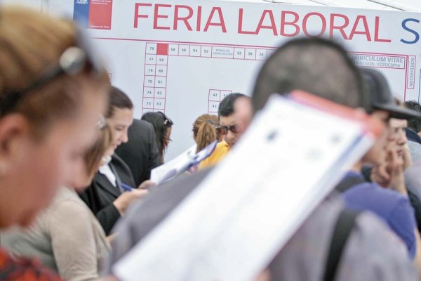 Aumenta la cantidad de tiempo del desempleo entre las mujeres