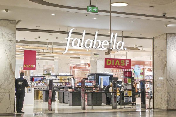<p>El rediseño de Falabella: holding simplifica directorios de cuatro filiales y ficha ejecutivos globales</p>