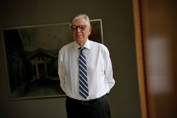 <p>Gobierno oficializa la llegada de Alfonso Silva a la embajada de China</p>