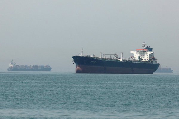 Irán anuncia que borrador de acuerdo con EEUU reabriría paso por estrecho de Ormuz y terminaría bloqueo naval