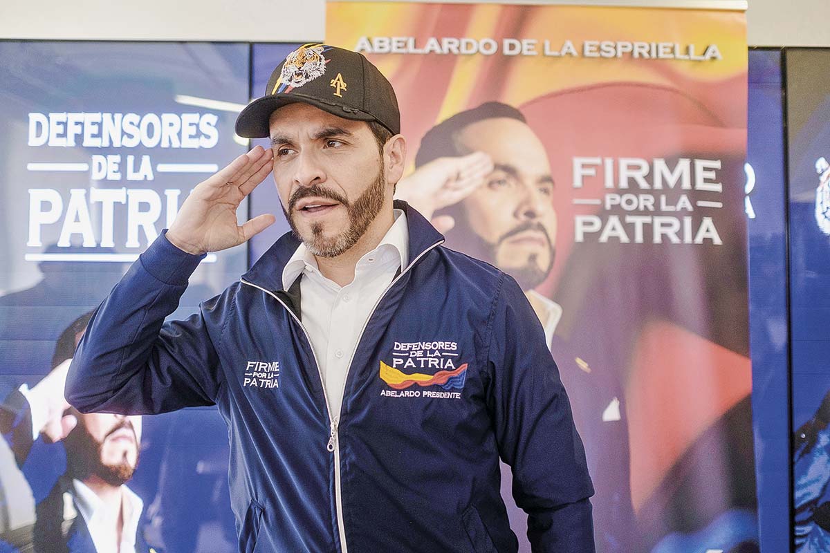 <p>Abelardo De la Espriella, de 47 años, aparece con un empaté técnico frente a Iván Cepeda en la última encuesta de AtlasIntel/Bloomberg. Foto: Bloomberg.</p>