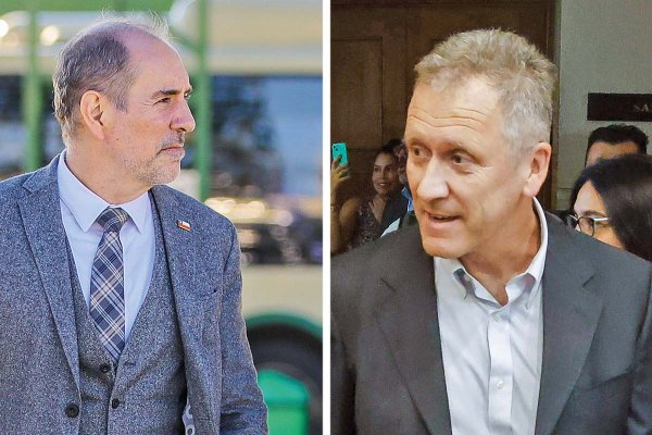 <p>Biministro Louis de Grange y su antecesor en Transportes, Juan Carlos Muñoz. Fotos: Aton</p>