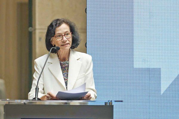 <p>La presidenta del Banco Central, Rosanna Costa, presentará el próximo IPoM a mediados de junio.</p>