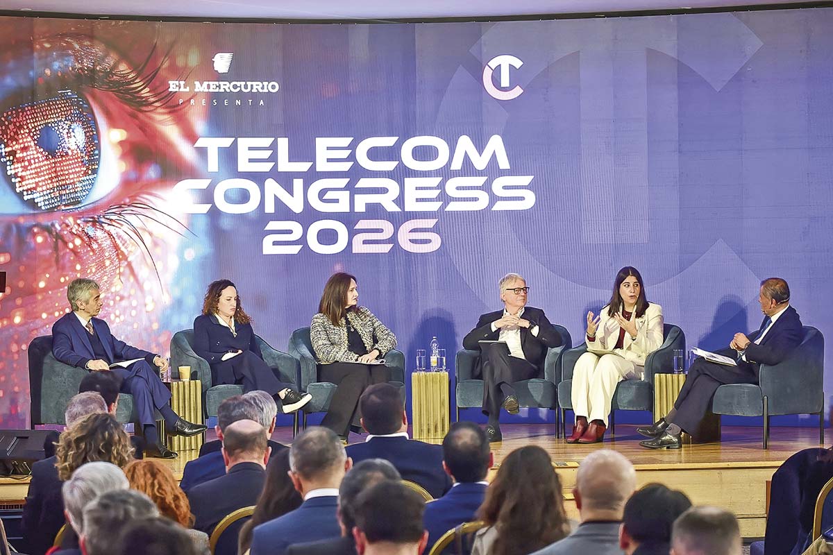 <p>José Miguel Torres, OnNet Fibra; Carolina Vallejo, Tigo Chile; María Paz Cerda, WOM; Antonio Buchi, Entel; Romina Garrido, Subtel; y Arturo Catalán, El Mercurio.</p>