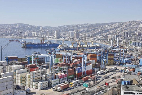 <p>Terminal 2 del Puerto de Valparaíso es operado por Agunsa. Foto: Aton.</p>