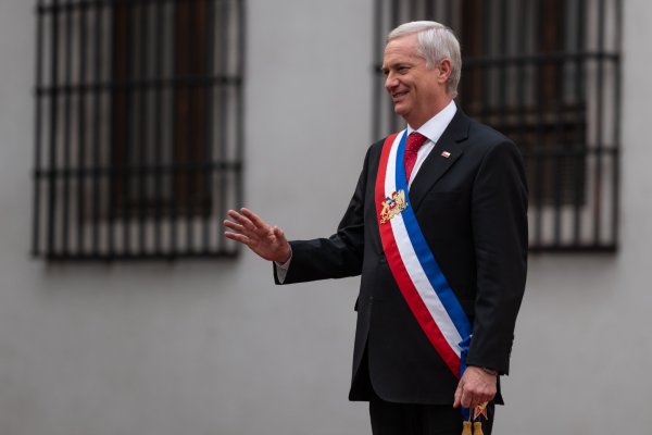 <p>Sin cadena nacional en horario prime y con lema “Chile cuenta con todos”: Kast viaja este jueves a Cerro Castillo para ajustes finales a mensaje del 1 de junio</p>