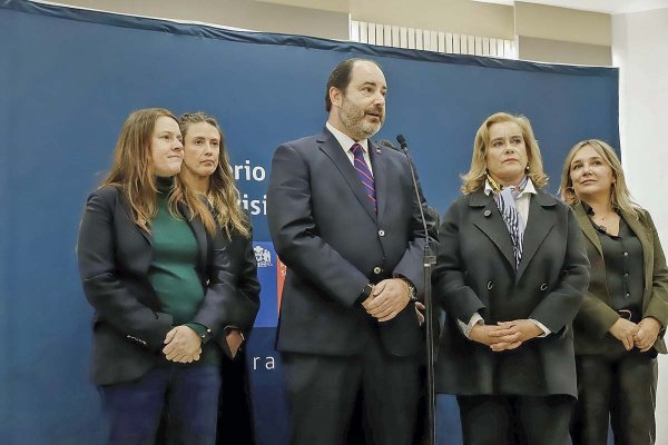 Ministro del Trabajo se reúne con parlamentarias de la UDI por sala cuna