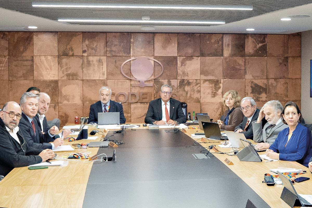 <p>La primera mesa liderada por Bernardo Fontaine en la cuprera.</p>