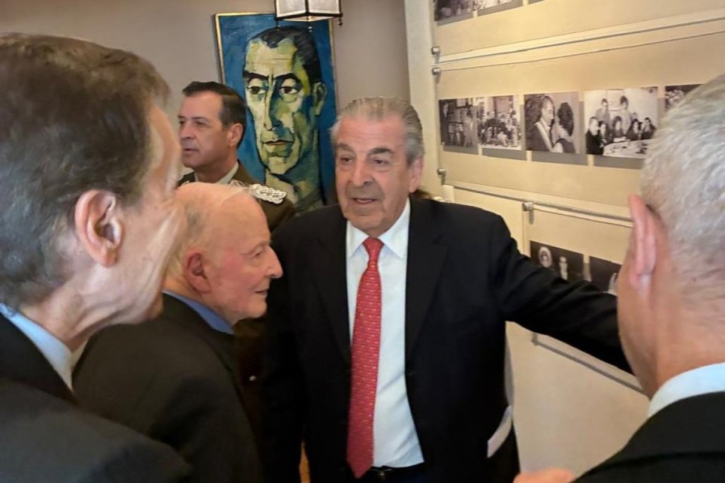 Eduardo Frei inauguró exposición de Jimmy Scott en su casa paterna