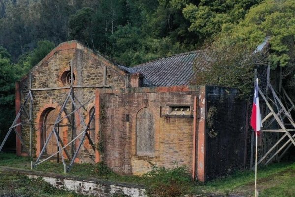 <p>Lanzan nueva licitación para rescatar histórica hidroeléctrica Chivilingo, la primera generadora de Chile, diseñada por Thomas Alva Edison</p>