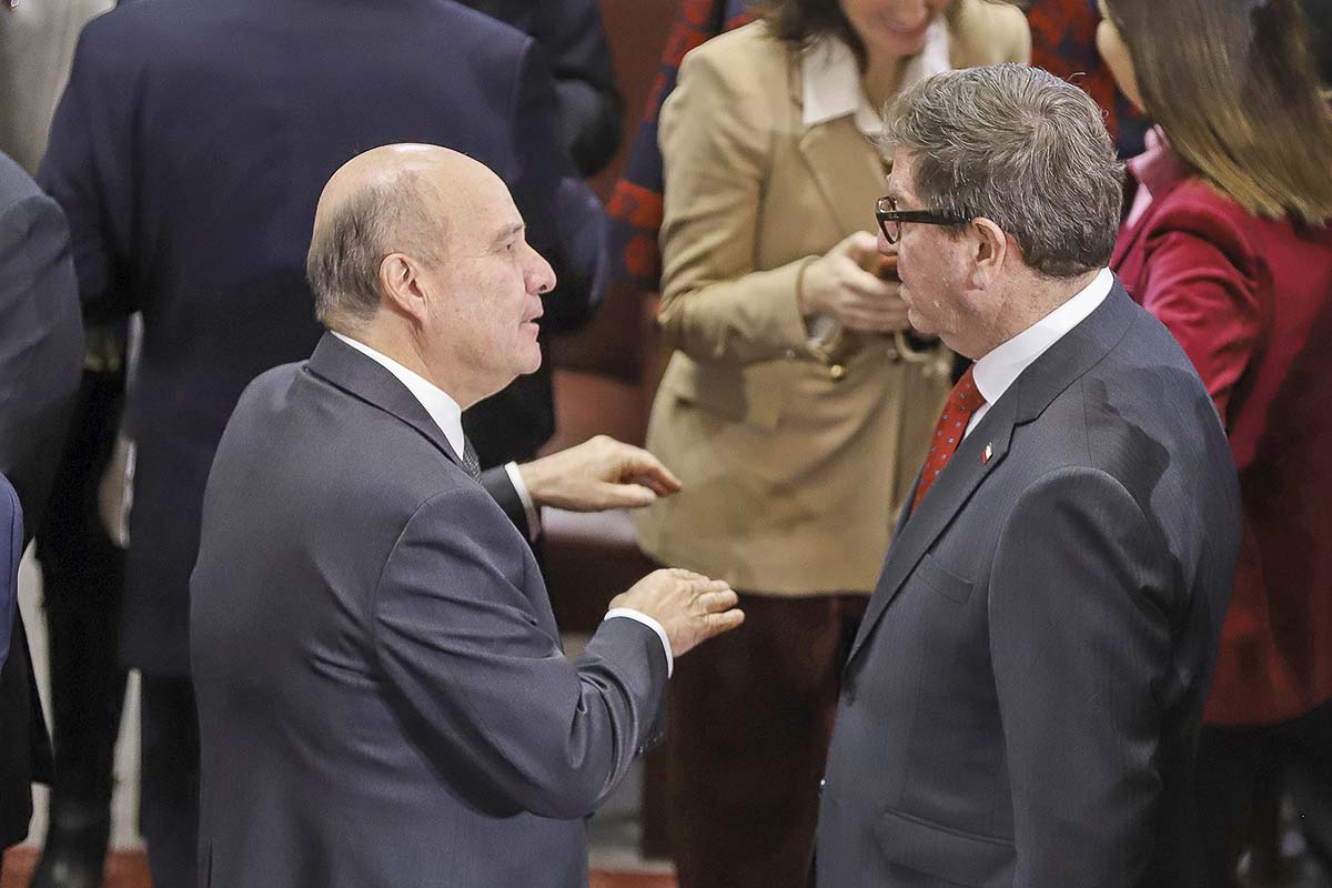 <p>El ministro de Hacienda con su par de Minería y Economía, Daniel Mas. Foto: Julio Castro.</p>