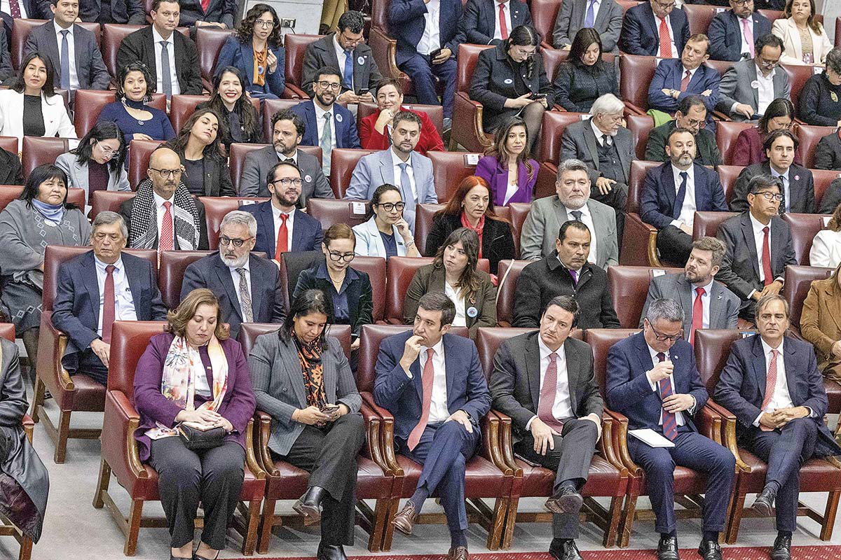 <p>Los parlamentarios de los distintos sectores fueron parte de la audiencia de la Cuenta Pública.</p>