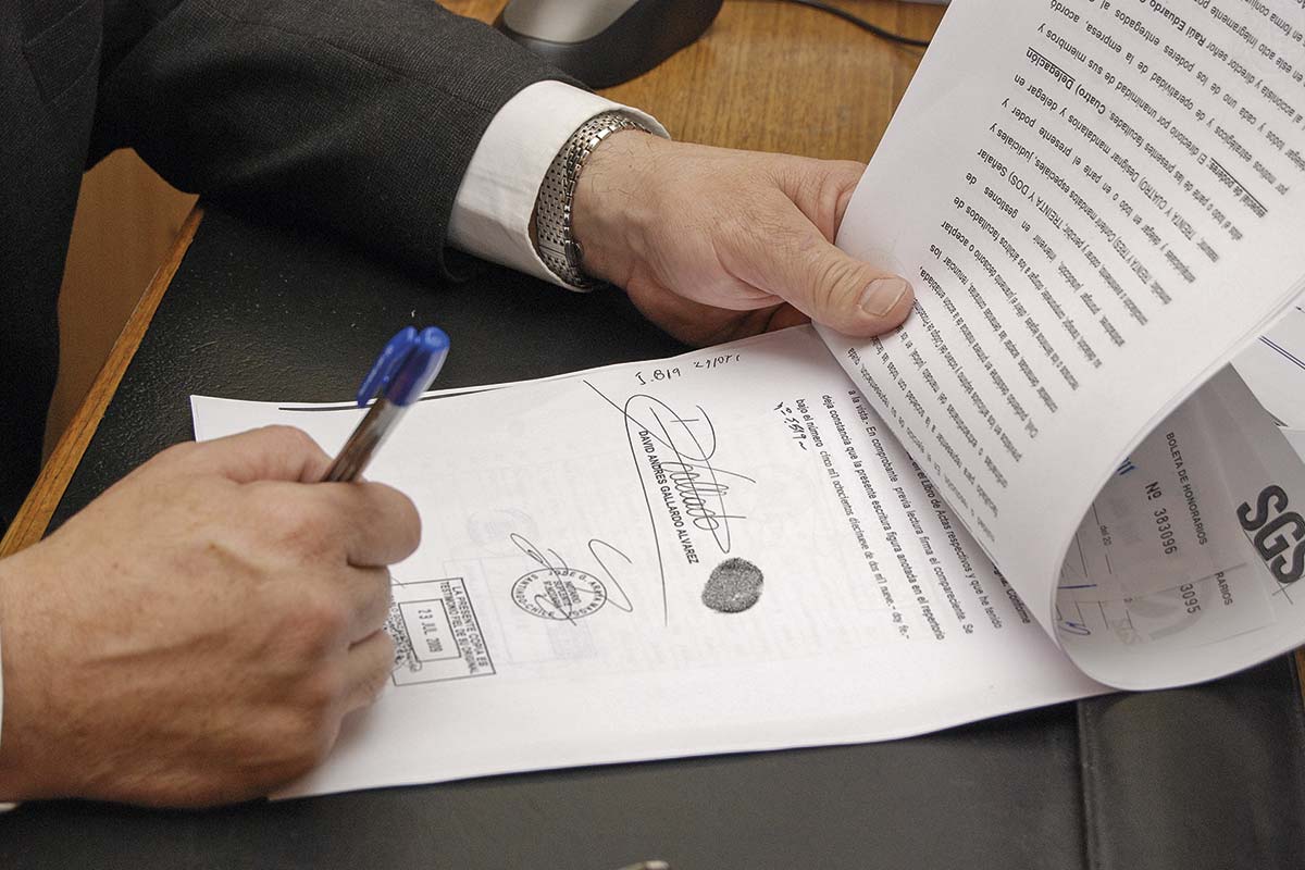 <p>Gobierno presenta proyecto que amplía uso de firma electrónica para facilitar transacciones comerciales</p>