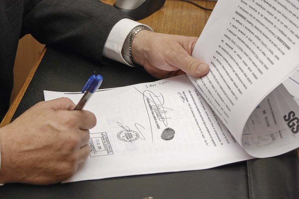 <p>Gobierno presenta proyecto que amplía uso de firma electrónica para facilitar transacciones comerciales</p>