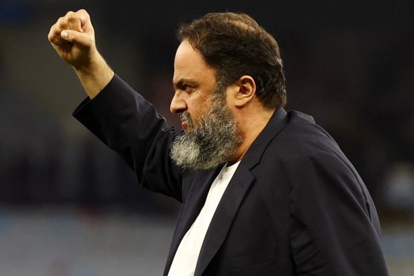 <p>Magnate naviero griego está dispuesto a pagar tarifa de US$ 200.000 para cruzar el estrecho de Ormuz antes que seguir atrapado</p>