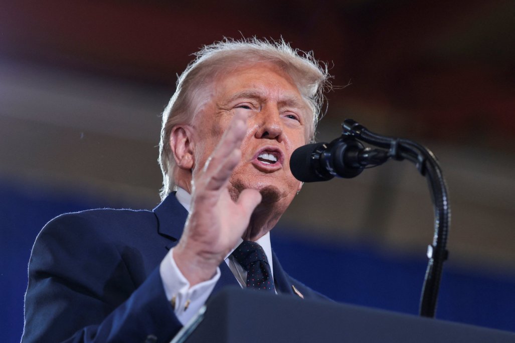Trump plantea aranceles vinculados a prácticas comerciales de trabajo forzoso: Chile quedaría sujeto a una tarifa de 12,5%