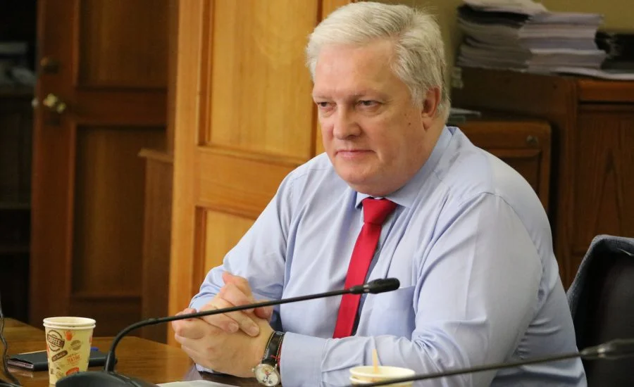 <p>Alvarado activa contactos para sumar apoyos a la ley miscelánea y se reúne con el senador Kusanovic en La Moneda</p>