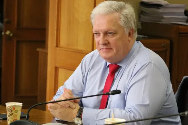 <p>Alvarado activa contactos para sumar apoyos a la ley miscelánea y se reúne con el senador Kusanovic en La Moneda</p>