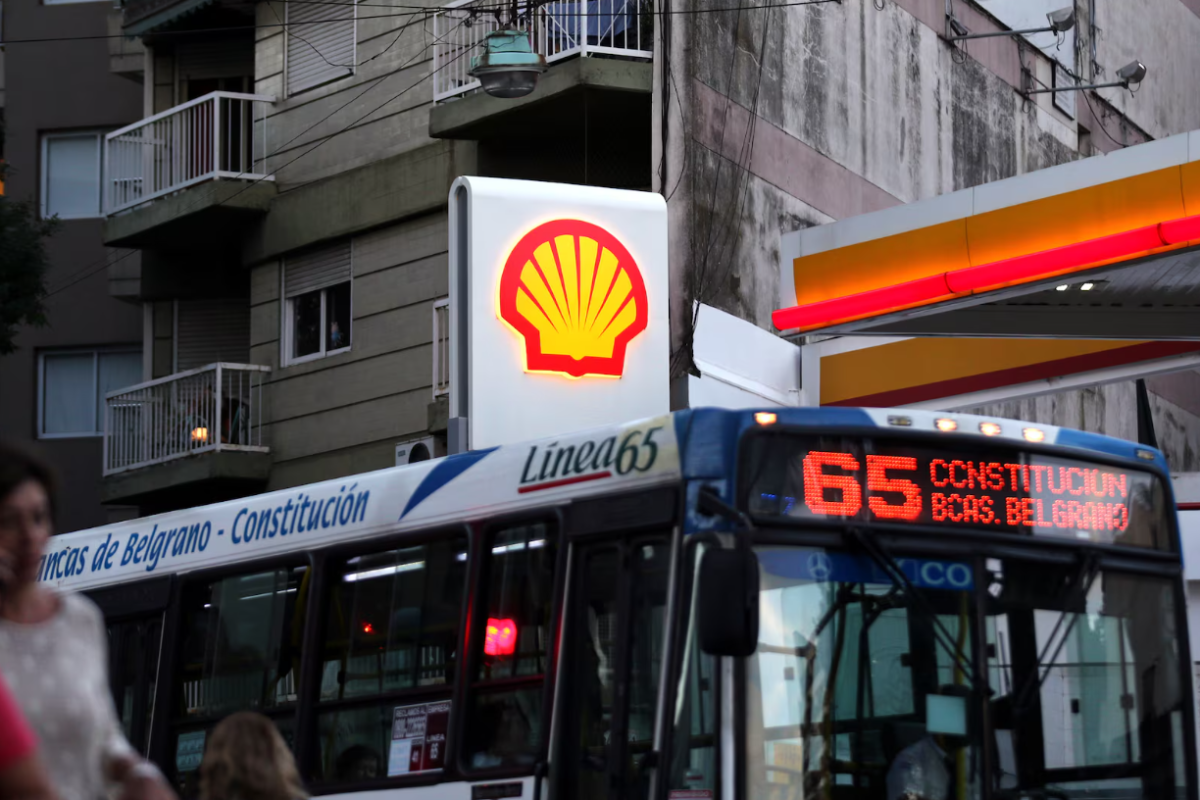 <p>Raízen, dueña de Shell en Argentina, vende su negocio en ese país al grupo suizo Mercuria por US$ 1.420 millones</p>
