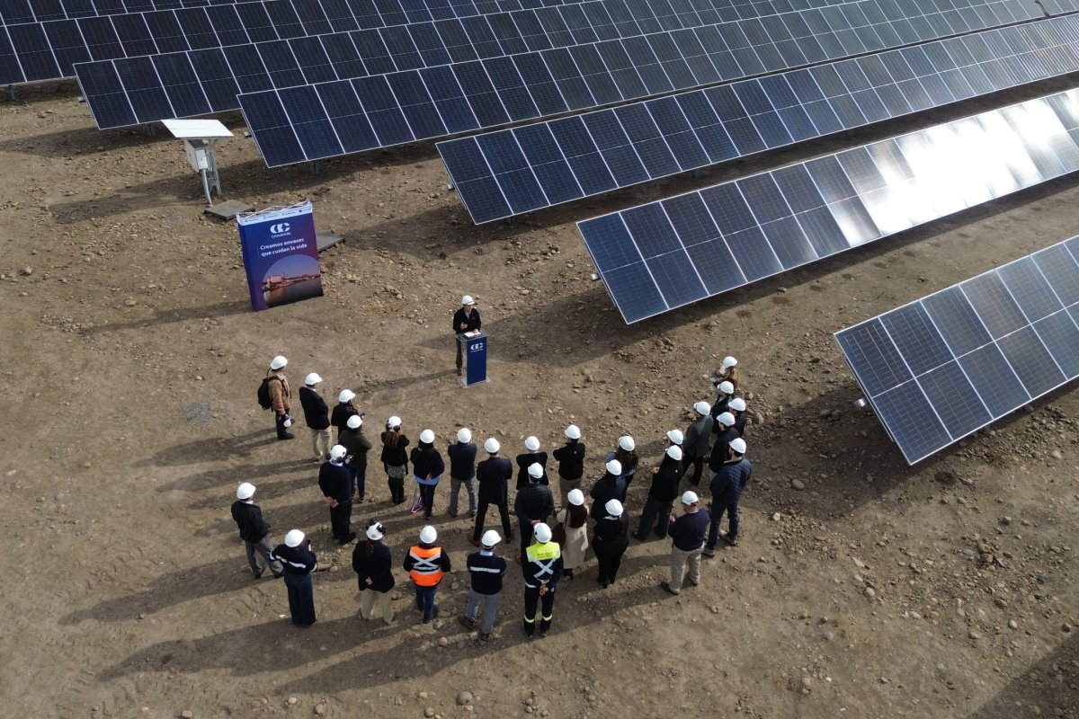 <p>Ahora en DF | Cristalchile levanta en Padre Hurtado la mayor planta de autoconsumo con tecnología bifacial del país</p>