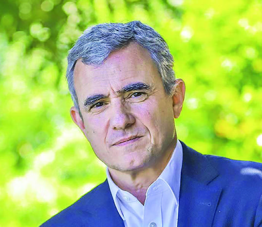 Retrato que acompaña la noticia de CMPC en El personaje del parqué