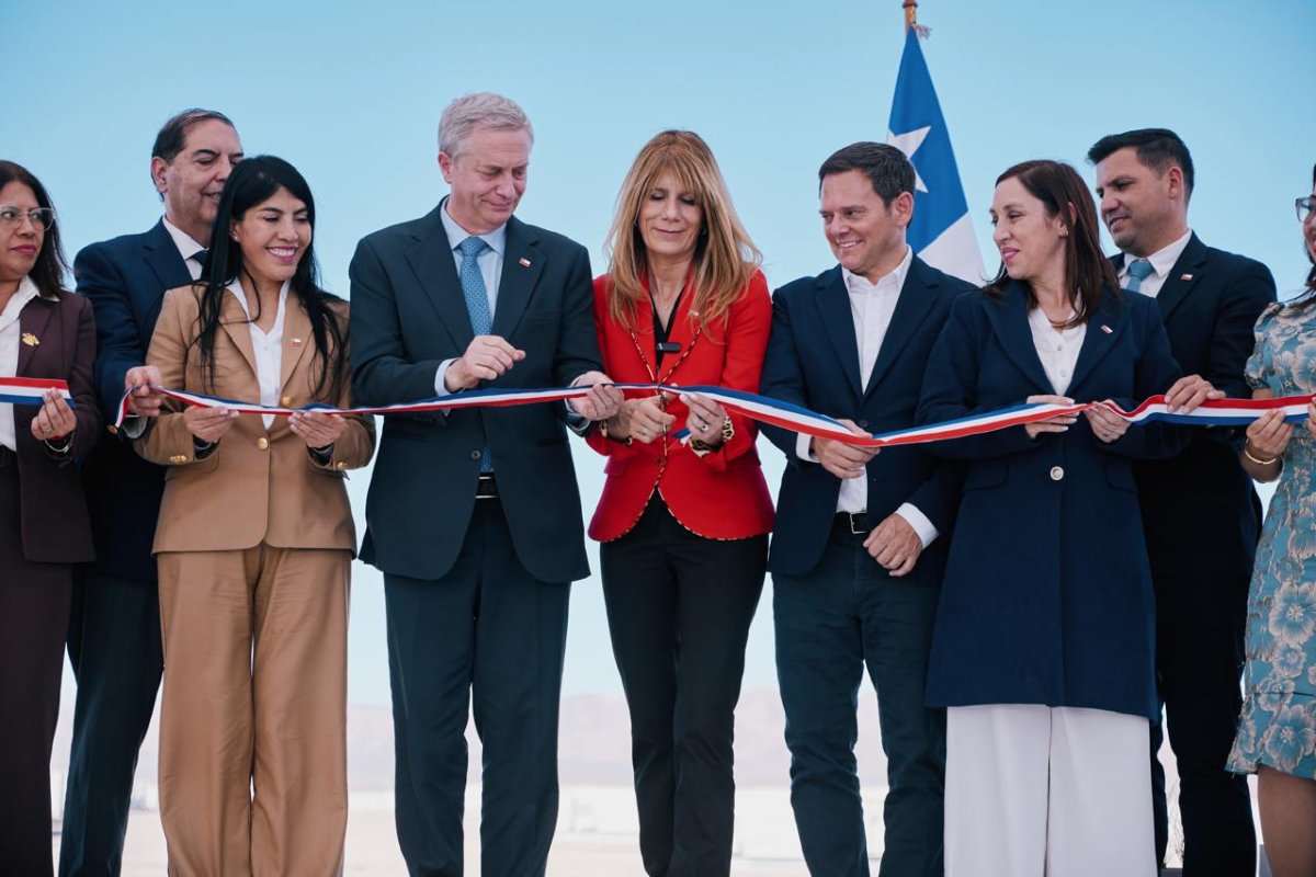 <p>Grenergy inaugura en Antofagasta la planta de baterías "más grande de América" y Kast apunta a "ser el país que más inversión atraiga"</p>