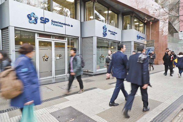 Superintendencia de Pensiones advierte por vendedores que ofrecen bonos de dinero para cambiarse de AFP
