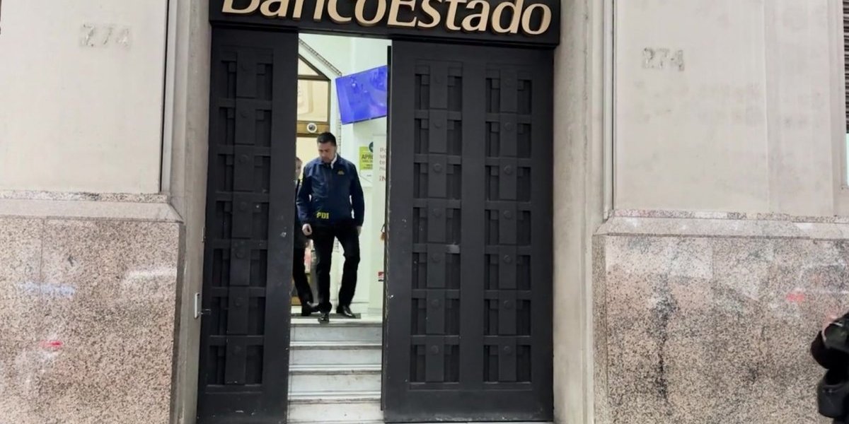 <p>Ahora en DF | Operación Tokio: PDI incauta equipos en sucursal de BancoEstado en el centro de Santiago</p>