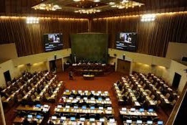 <p>Sin sorpresas, la Comisión de Hacienda de la Cámara despachó el proyecto que autoriza mayor endeudamiento fiscal</p>