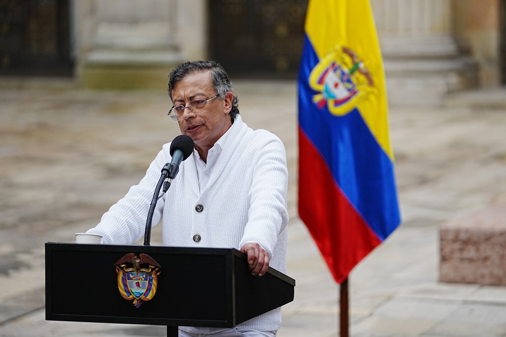 Congresista oficialista ordena "suspensión provisi