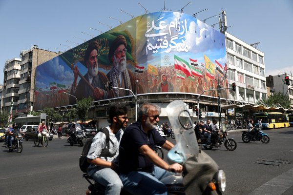 <p>El ejército de Estados Unidos informa que está atacando "múltiples objetivos" en Irán</p>