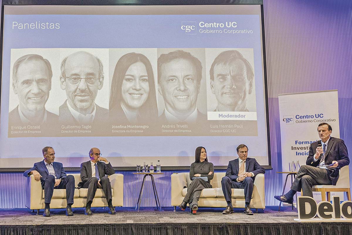<p>Los directores de empresa: Enrique Ostalé, Guillermo Tagle, Josefina Montenegro, Andrés Trivelli, y Luis Hernán Paul.</p>