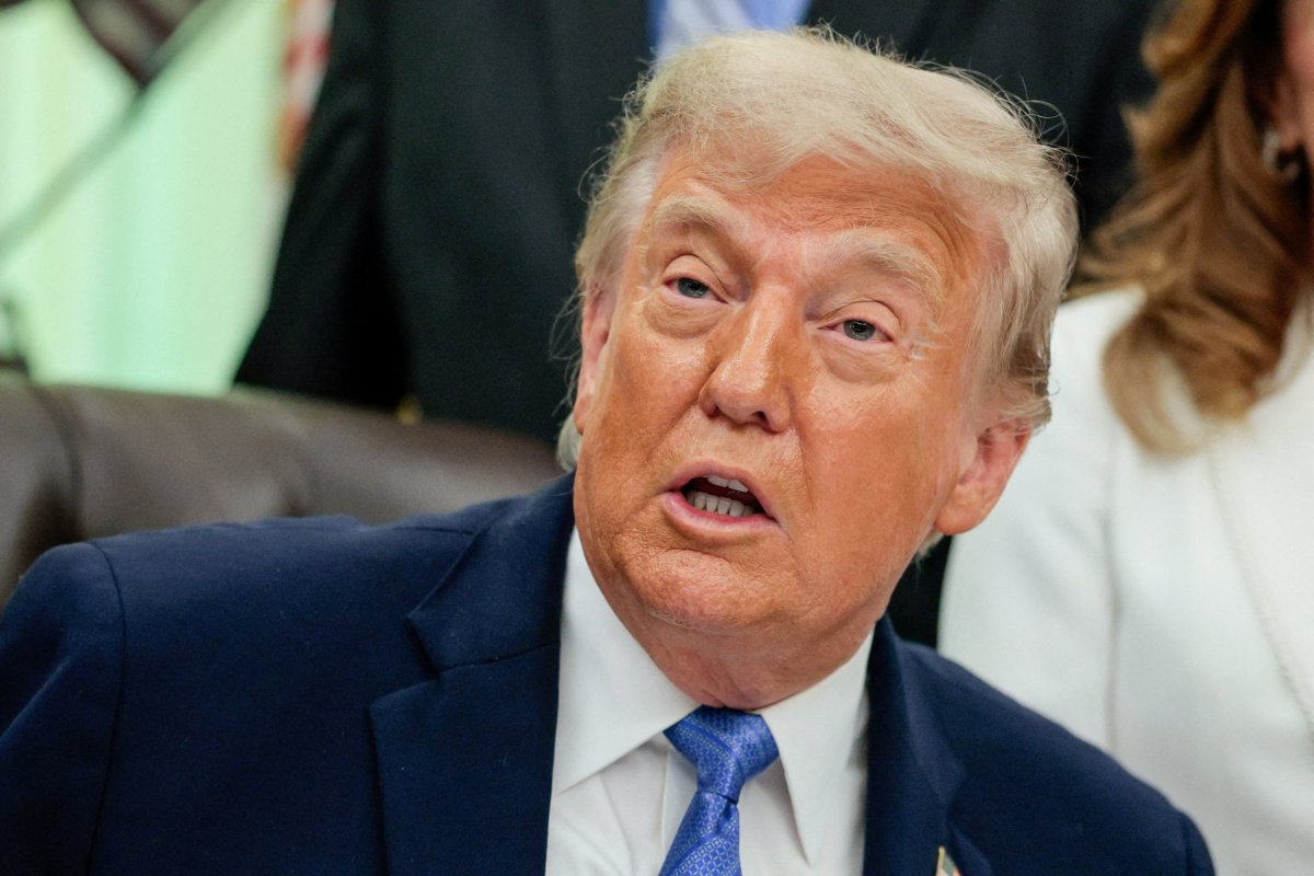 <p>Trump promete más ataques contra Irán este jueves y agrega que EEUU tomará pronto la isla de Jark</p>