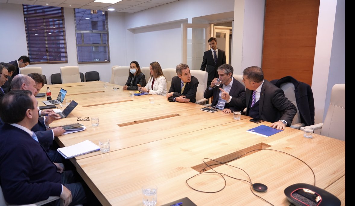 "No tenemos resuelto el problema": Asociación de Municipalidades se reúne con Quiroz en medio de discrepancias por contribuciones