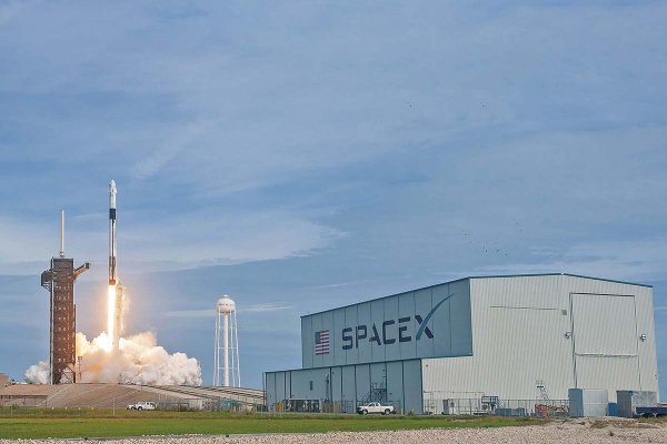<p>El mercado calienta motores para el esperado debut de SpaceX: empresa fija en US$ 135 el precio de la acción</p>