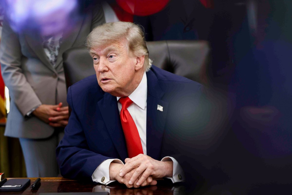 <p>Estados Unidos e Irán llegan a un acuerdo de paz y Donald Trump autoriza la reapertura del estrecho de Ormuz</p>
