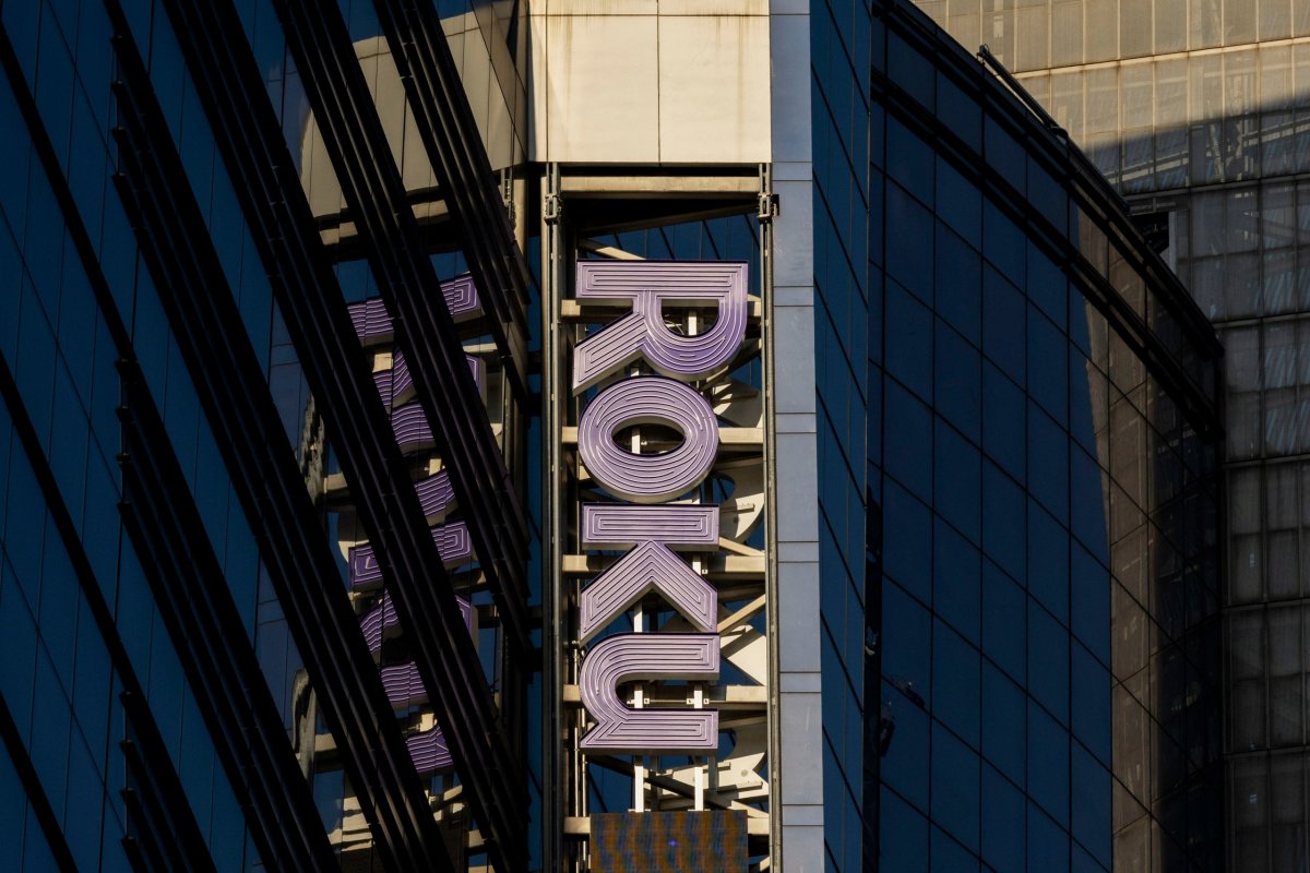 <p>Fox afirmó que continuará operando Roku como una plataforma abierta, que ofrece acceso a miles de aplicaciones como Netflix, Amazon Prime Video y YouTube. (Foto: Bloomberg)</p>