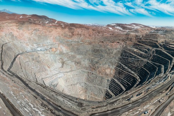 <p>Collahuasi invertirá US$ 345 millones en ajustes operacionales para sostener niveles de producción en la zona de Pica</p>