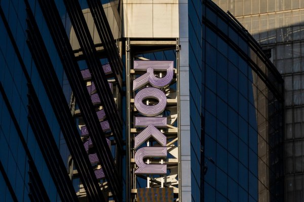 <p>Fox afirmó que continuará operando Roku como una plataforma abierta, que ofrece acceso a miles de aplicaciones como Netflix, Amazon Prime Video y YouTube. (Foto: Bloomberg)</p>