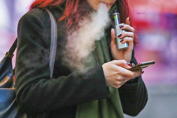Hacienda busca aplicar impuesto específico a los vapeadores e igualar su régimen con el del tabaco