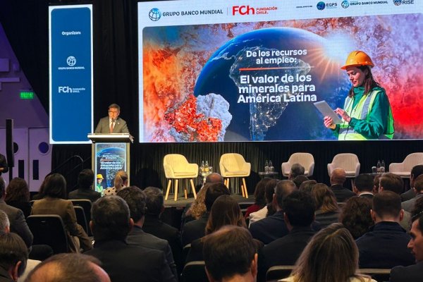 <p>Biministro Mas: "Ser una potencia minera nos impone una responsabilidad superior; no podemos conformarnos con el liderazgo del pasado"</p>