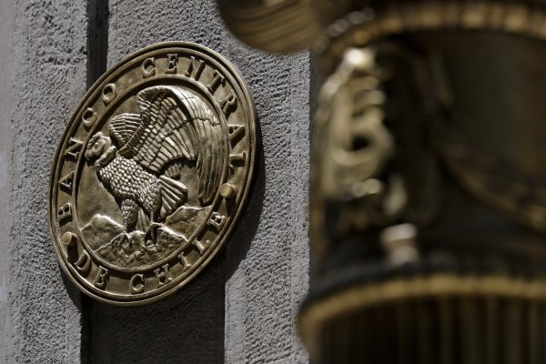 <p>El piso ahora es 1%: Banco Central aplica clara baja a proyección de PIB para el año, pero entra el 3% en sus cálculos para el mediano plazo</p>