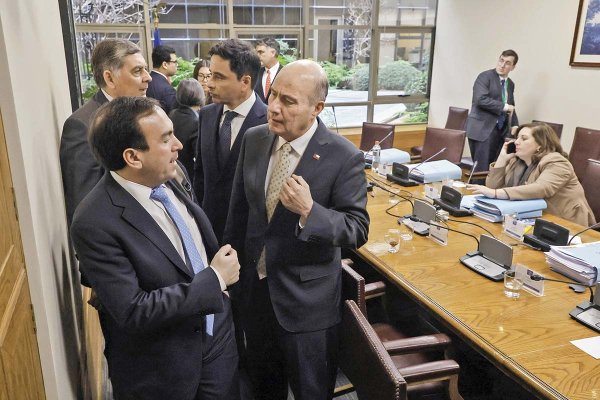 Quiroz se abre a un acuerdo amplio por ley miscelánea y proyecto supera su primera valla en el Senado