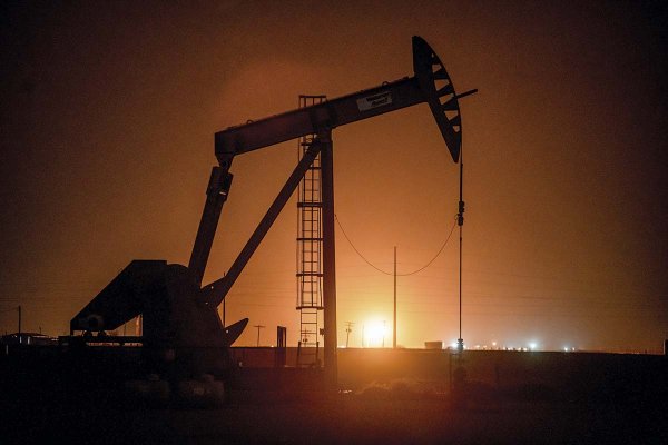 <p>Los precios se han consolida por debajo de US$ 100 por barril. Foto: Bloomberg.</p>