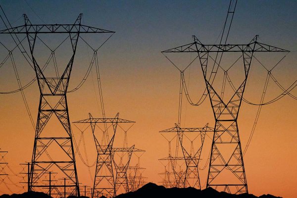 Tras venta de líneas de transmisión de BHP, industria anticipa más desinversiones de activos no mineros