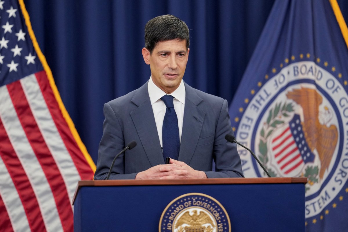 <p>La Fed mantiene las tasas y se divide sobre el rumbo de la política monetaria en unas proyecciones de las que Warsh se restó</p>