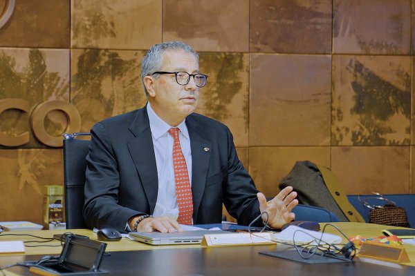 <p>Fontaine analiza distintas alternativas para mejorar la situación financiera de la minera estatal.</p>