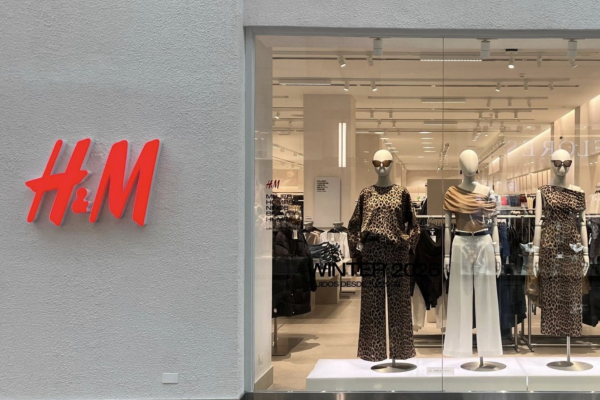 <p>H&M se refuerza en la región: reabre su tienda en Alto Las Condes y prepara desembarco en Paraguay</p>
