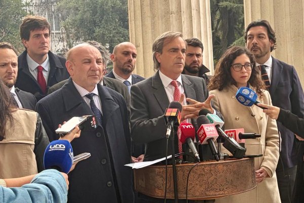 <p>Grupo transversal de senadores y diputados presentan reforma para impedir el mal uso de las acusaciones constitucionales</p>